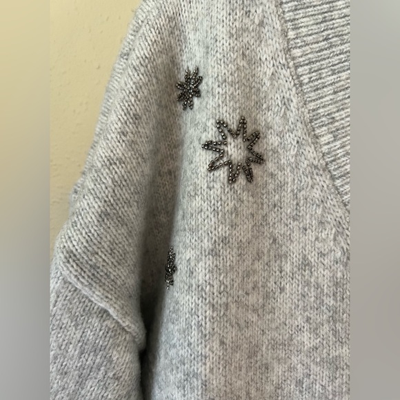 White House Black Market Holiday Sweater LG Grey V-Neck Sparkle Snowflake XLP - Picture 11 of 16